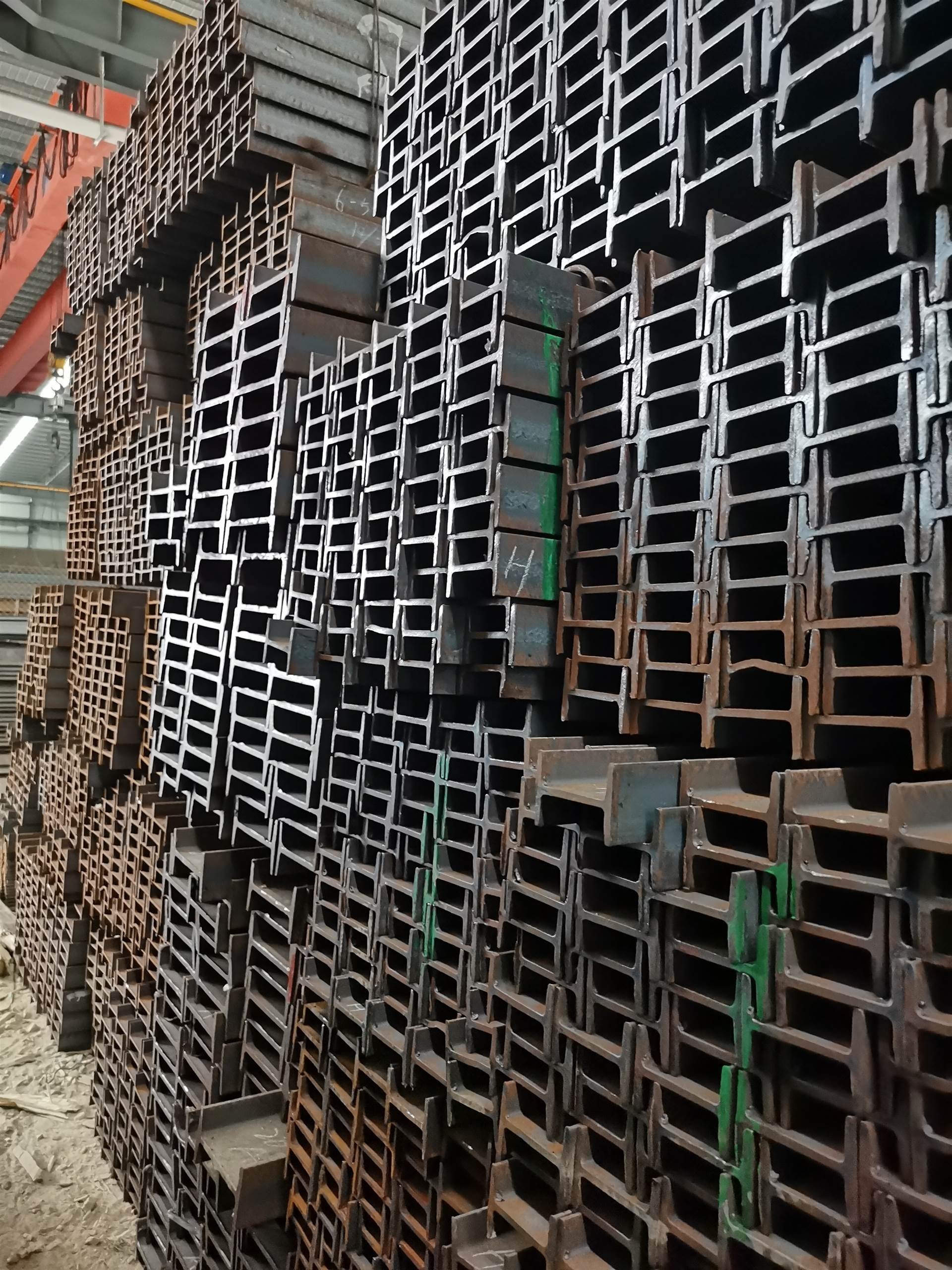 Q235B國(guó)標(biāo)熱軋工字鋼 建筑材料的堅(jiān)實(shí)骨架